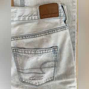 American Eagle size 4 light wash distressed high waisted mom jean